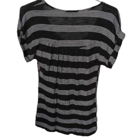 Forever 21 Black + White Tee Size Small - Picture 2 of 8